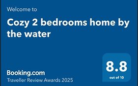 Cozy 2 Bedrooms Home By The Water